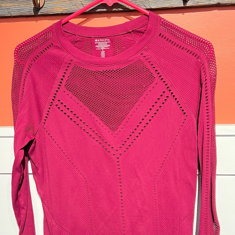 Athleta Momentum Crochet Top